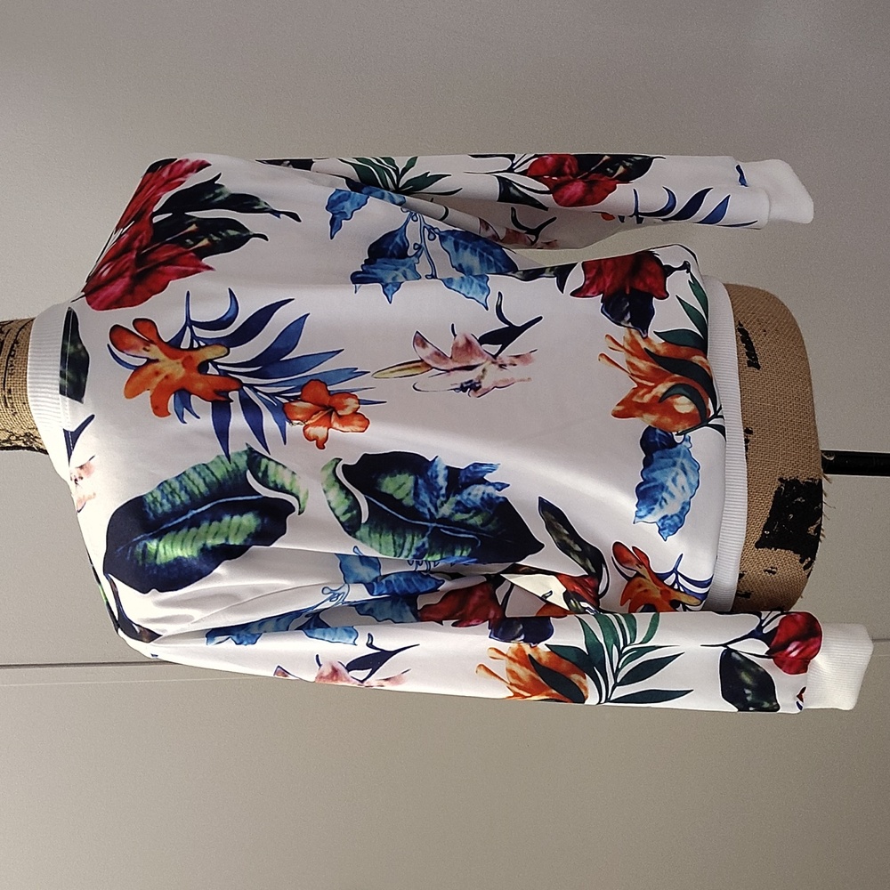 Beautiful Size Large Zippered Jacket - Picture 2 of 4